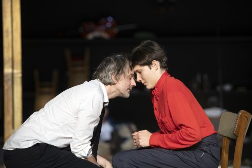 Jens Harzer, Marius Huth (v. li.) | © Monika Rittershaus Jens Harzer, Marius Huth (v. li.) | © Monika Rittershaus
